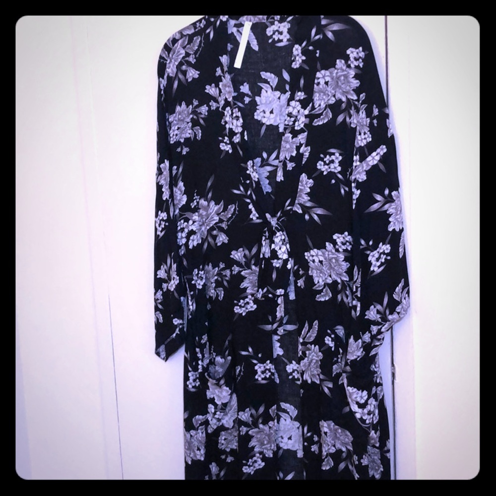 NWOT Floral Kimono